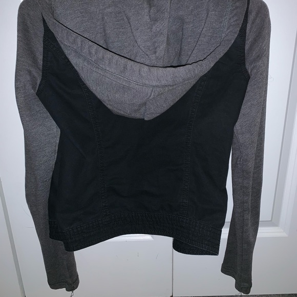 Light Jacket - Picture 5 of 8